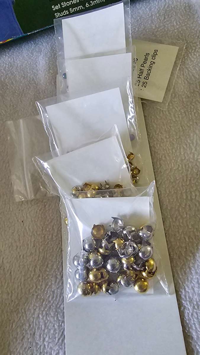 GLITTER RHINESTON AND STUD DECORATOR KIT(UNUSED)