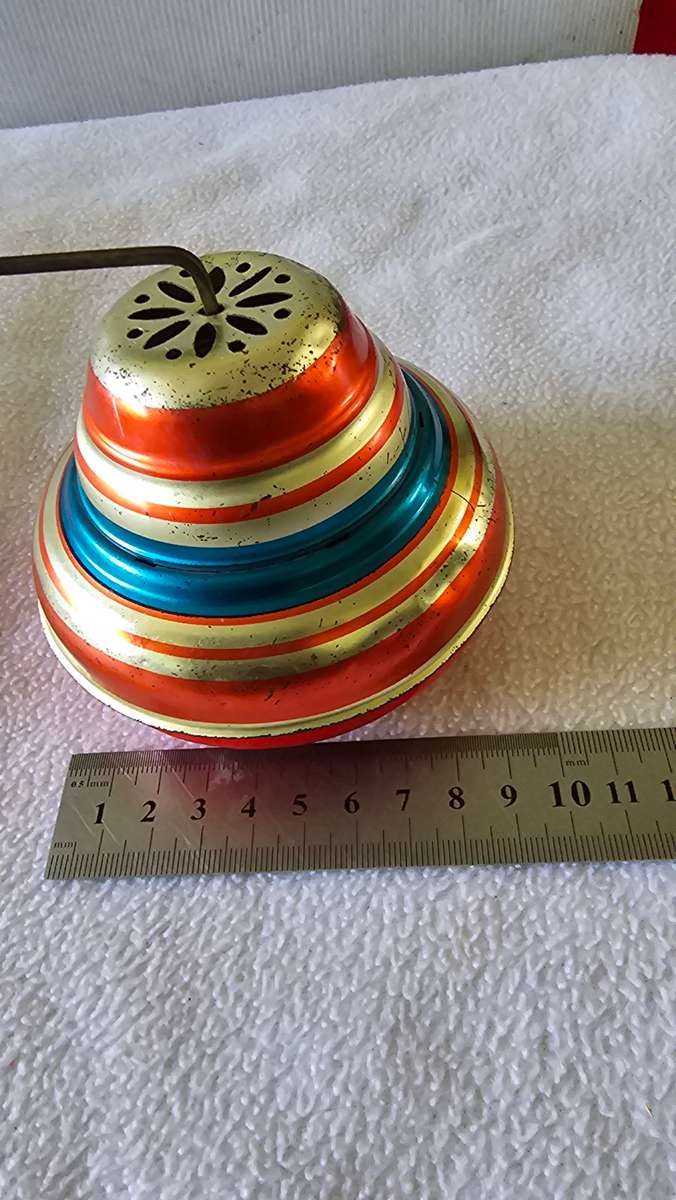 VINTAGE CRANK NOISE MAKER TOY