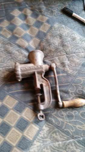 VINTAGE MANUAL HAND MINCER-C DESCRIPTION