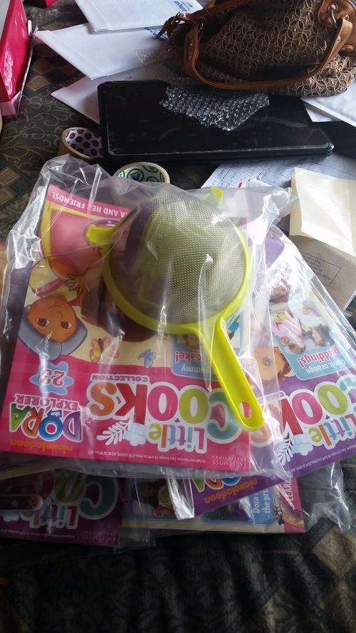 7 X ALL SORTS LITTLE COOKS DORA BAKING UTENSILS AND RECIPES(BID PER MAGAZINE TO TAKE ALL 9)-SEE DESC