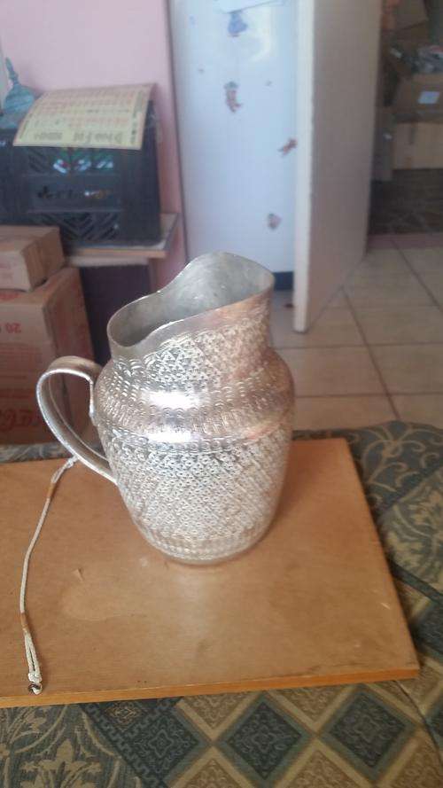 BEAUTIFUL APPLE BRAND(MADE IN THAILAND)VASE-SEE DESCRIPTION