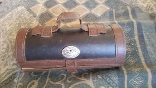 VINTAGE ROUND LEATHER SHOE POLISH CASE-SEE DESCRIPTION