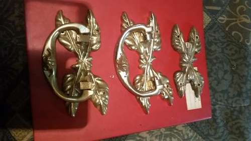 3 PIECE HEAVY BRASS KIST HANDLES AND DECOR-SEE DESCRIPTION