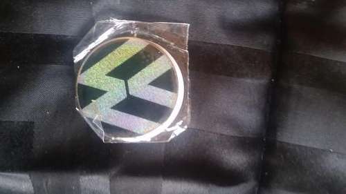 2X VW SIGN(2 IN APACK)