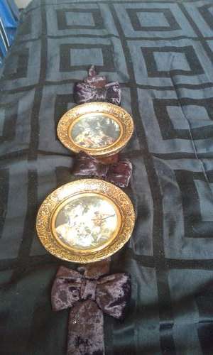 VINTAGE 2 LAYER ROUND FRAME ON VELVET