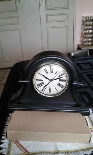 VINTAGE LOOK BATTERY OPERATED CLOCK