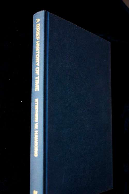 A Brief History of Time by Stephen W. Hawking - from the big bang to black holes