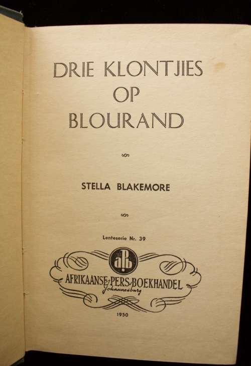 Drie Klontjies op Blourand deur Stella Blakemore (1950)