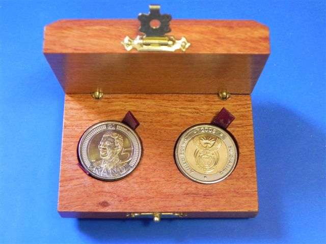 ** Nelson Mandela 90th Birthday Coin Set in Wooden Box*** UNCIRCULATED!!!