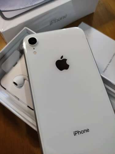 iPhone XR : 64GB - New (IMPORT)