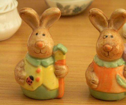 BUNNY SALT AND PEPPER SET
