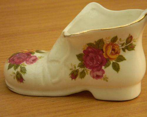 PORCELAIN SHOE BONE CHINA
