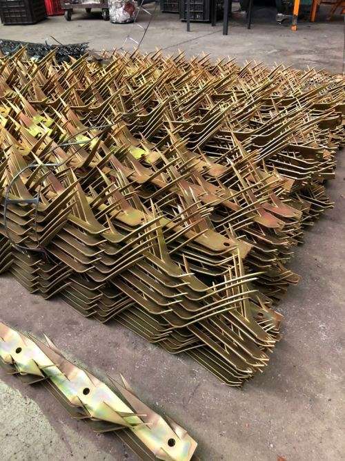 Electroplated Sabre Wall Spikes