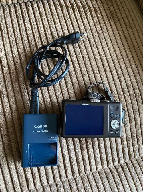 Canon PowerShot SX200IS 12 MP Digital Camera with 12x Wide Angle Optical Image Stabilized Zoom