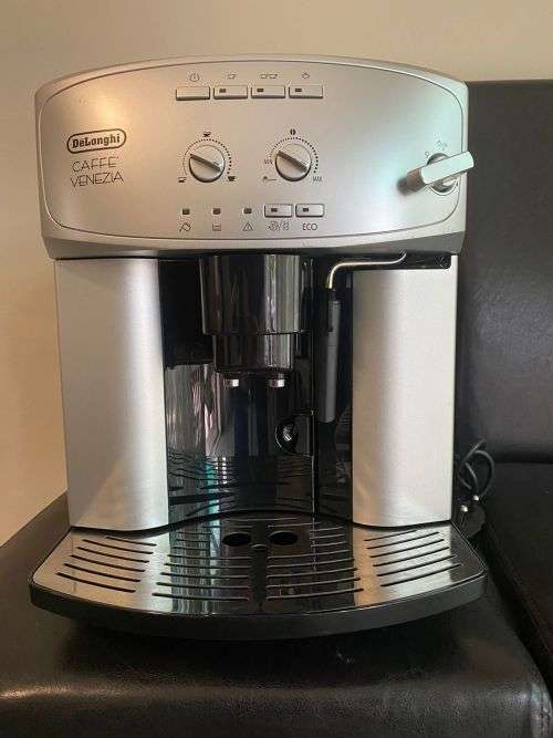 Delonghi Caffe Venezia - Bean To Cup Coffee Machine - ESAM2200 (New)