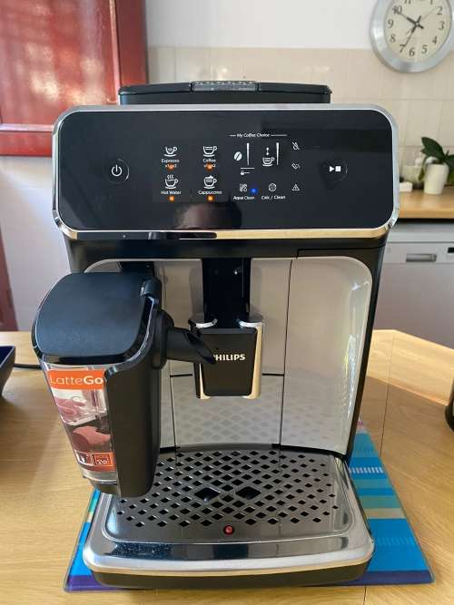 Philips Series 2200 Fully Automatic Espresso Machine, Bean to Cup (Great Condition!)