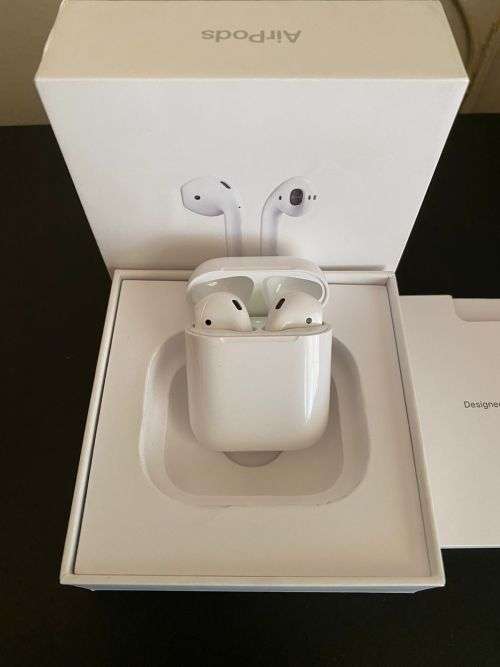 Apple AirPods 2 With Charging Case (Excellent Condition!)
