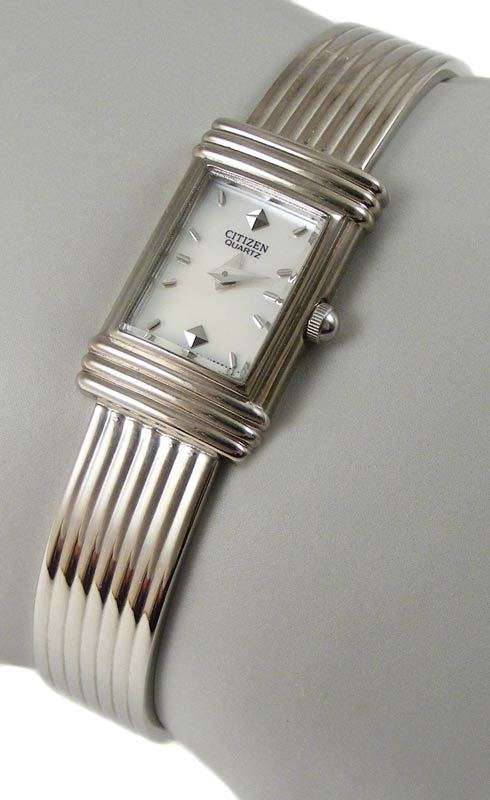 Citizen Petit Mother of Pearl quartz - Bangle type bracelet