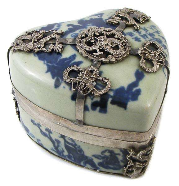 Chinese Handpainted Porcelain SilverDragon Heart Jewellery Box!