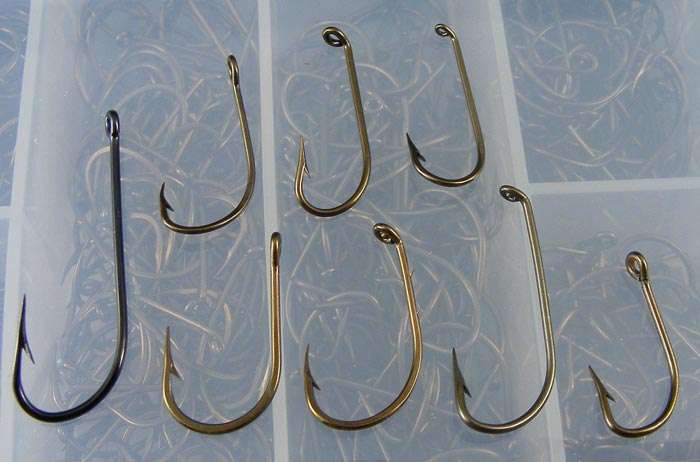 EXCLUSIVE selection 800 MUSTAD HOOKS  Great Angler's Gift!