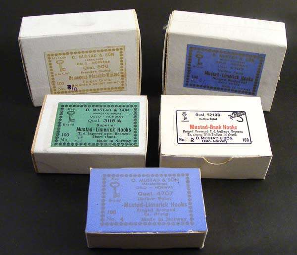 MUSTAD EXCLUSIVE selection 500 (3/0, 4/0, size 2,3 and 4) HOOKS in original boxes!