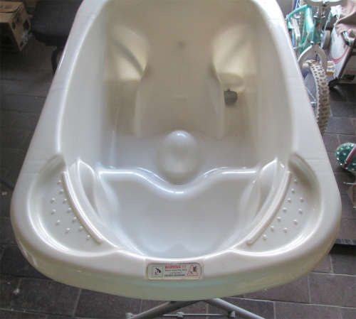 Chelino Baby Bath with Stand