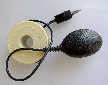 AIR CABLE SHUTTER RELEASE WITH EXTENSION TUBE ( CA.5M ),VERY GOOD CONDITION,WORKING MADE IN JAPAN