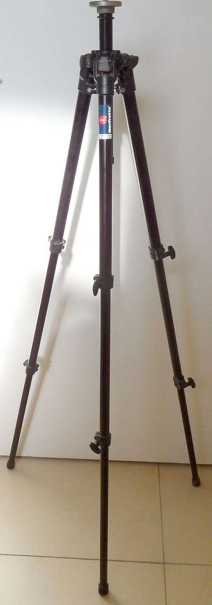 MANFROTTO PROFESSIONAL TRIPOD 190 B /G22  INCLUDING  MANFROTTO BALL HEAD 352 VGC MADE IN ITALY