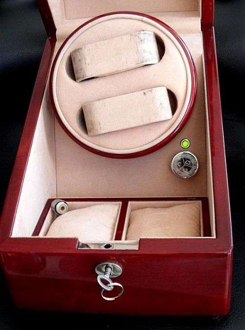 DOUBLE WATCH WINDER FOR AUTOMATIC WATCHES ,DIFFERENT ROTATING MODES WITH CONTROL LIGHT PIANO FINISH