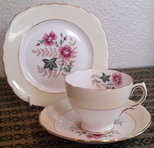 Colclough 'Pink Flower' Trio