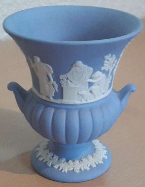 2 Small Wedgwood Jasper Ware Pieces