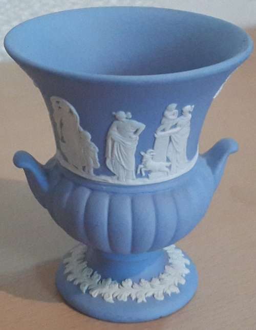 2 Small Wedgwood Jasper Ware Pieces