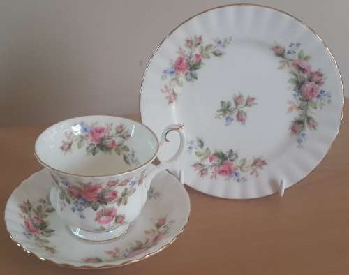 Royal Albert "Moss Rose" Trio