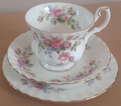 Royal Albert "Moss Rose" Trio