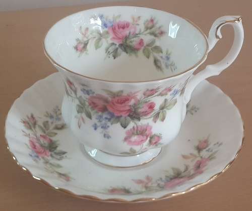 Royal Albert "Moss Rose" Trio