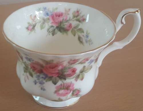 Royal Albert "Moss Rose" Trio