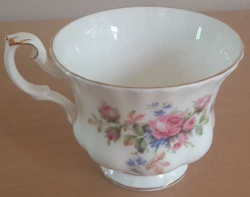 Royal Albert "Moss Rose" Trio