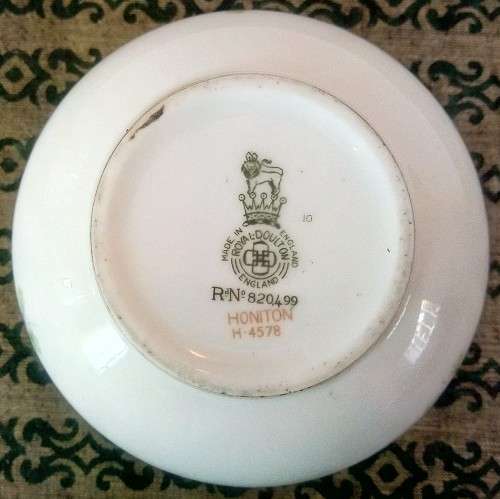 Royal Doulton "Honiton" Milk & Sugar Set