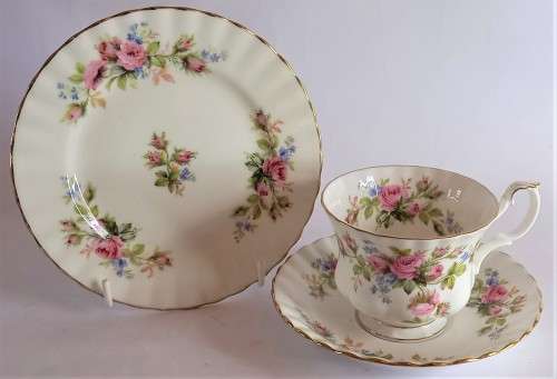 Royal Albert `Moss Rose` Trio !!READ!!