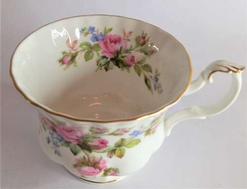 Royal Albert `Moss Rose` Trio !!READ!!