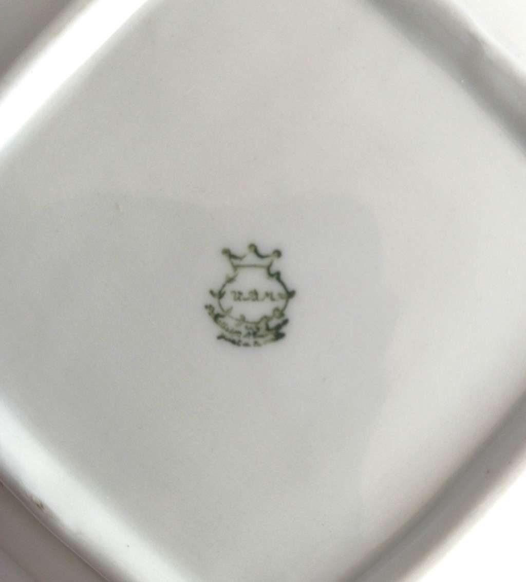 Square-Shaped Demitasse Duo