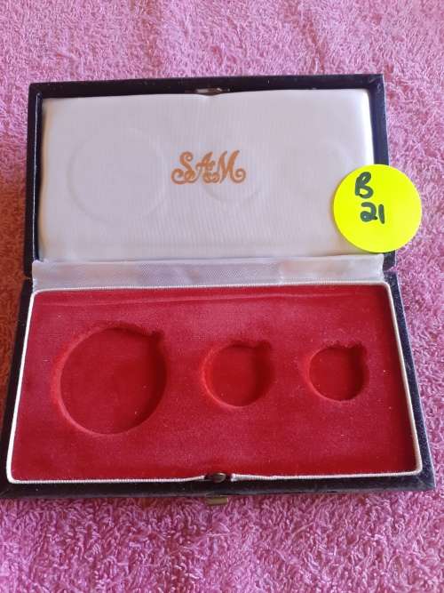 Wooden Coin Holder Box. Reserve Bank of Rhodesia - Salisbury 1966