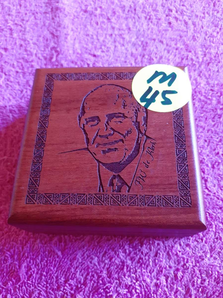 Wooden Coin Holder Box - FW de Klerk Medallion