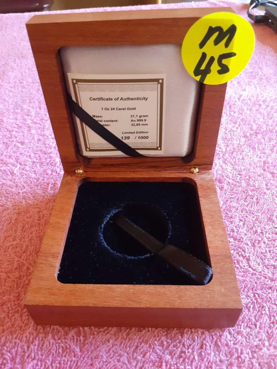 Wooden Coin Holder Box - FW de Klerk Medallion