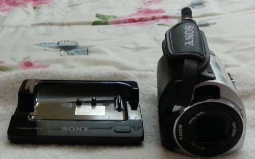 Sony DCR-SR42 Handycam 30GB HDD X40 Optical Zoom camera & docking station