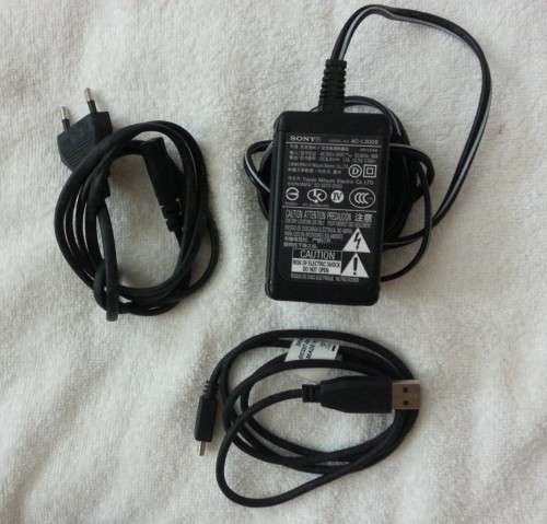 Sony DCR-SR42 Handycam 30GB HDD X40 Optical Zoom camera & docking station