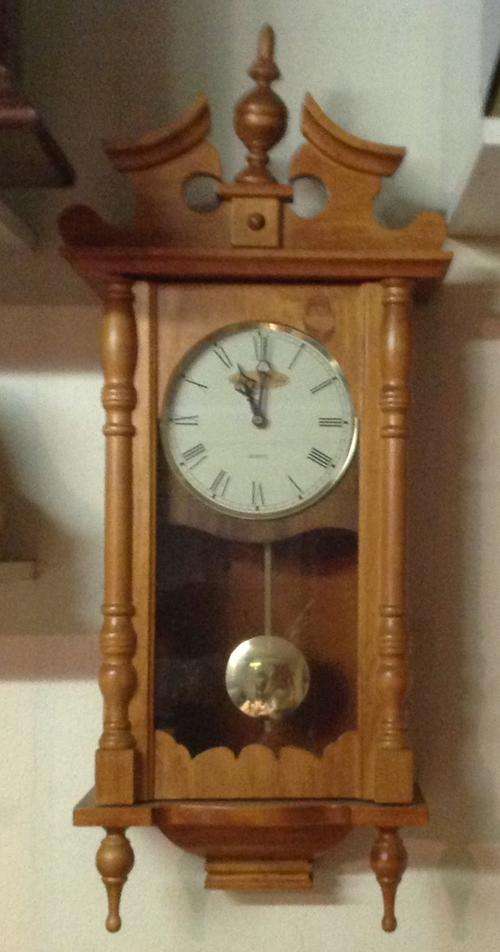 LIGHT WOOD WALL CLOCK