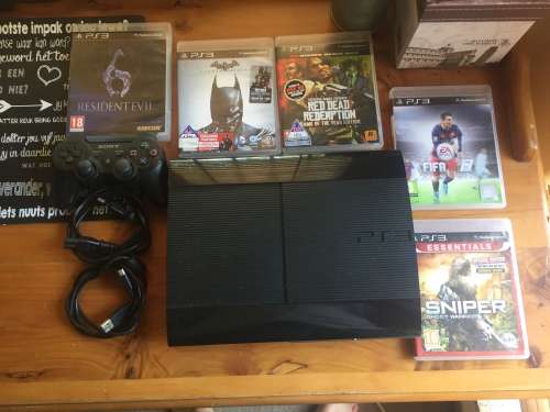 Playstation 3, 1 remote and 5 games