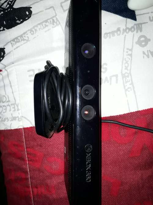 xBox 360 with 4 gamews and remote + kinect