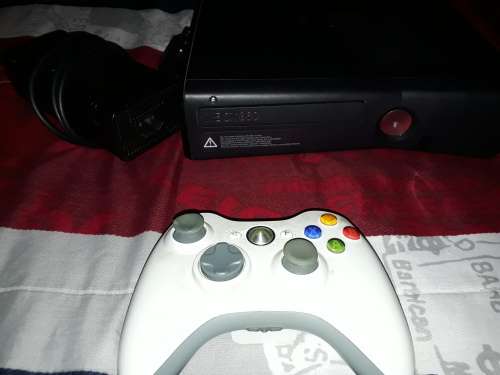 xBox 360 with 4 gamews and remote + kinect